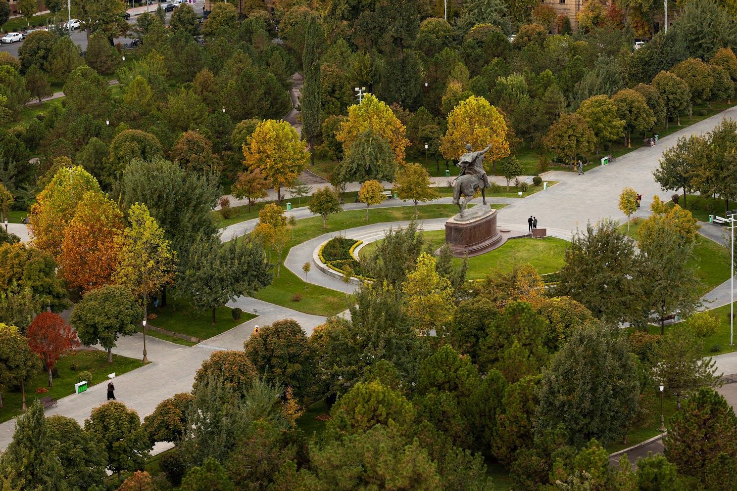 Tomosha qilish boshqa yigitga qarash imkonini beradi Tomosha qilish boshqa yigitga qarash imkonini beradi