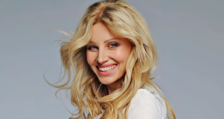 Мен оның кискасын жалап едім, ол оның аузына кірді.