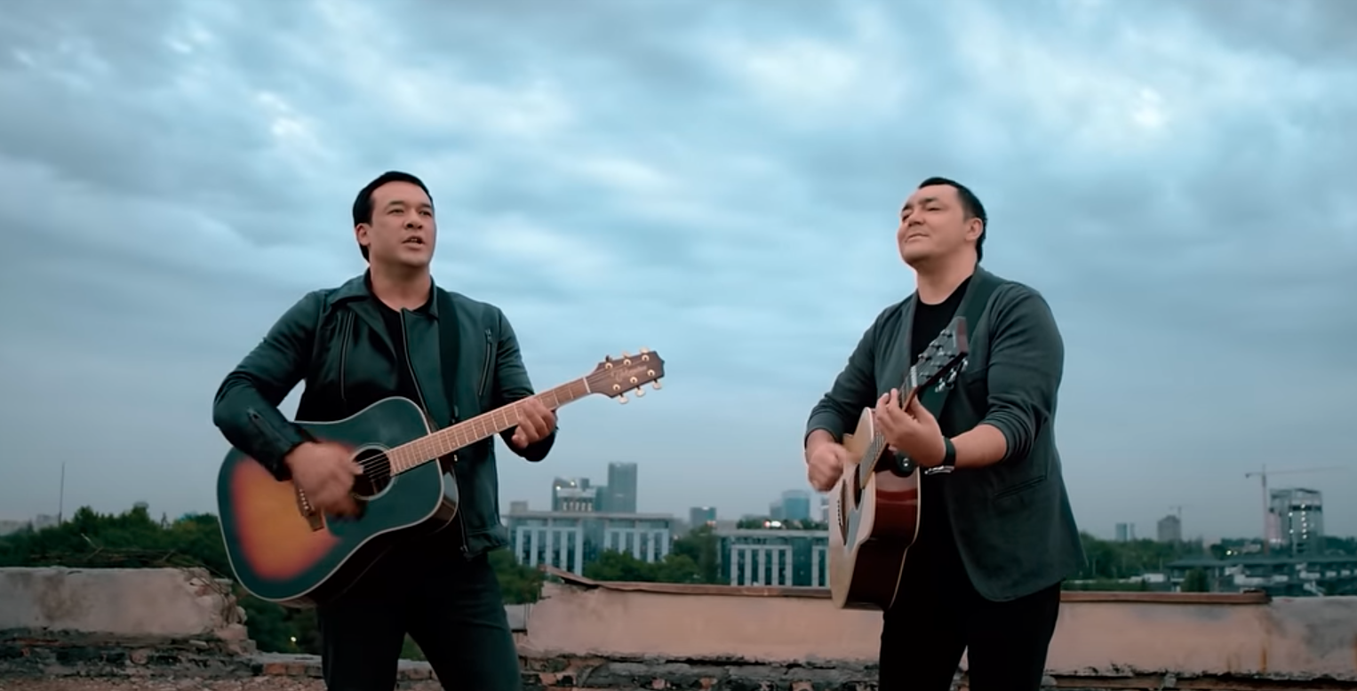 Shaffof külot kiygan qizning video Ormonda bir erkak bilan bir qiz