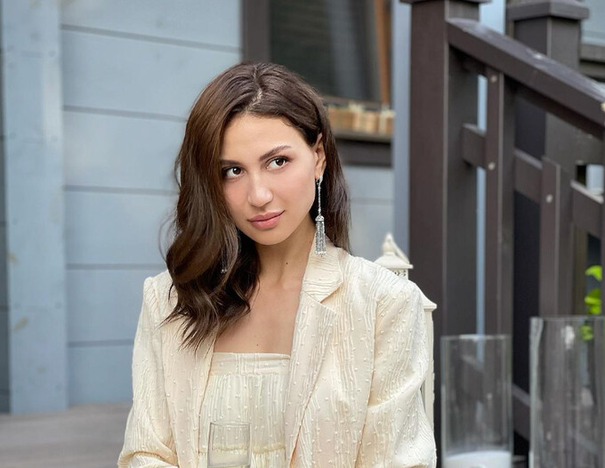 Royxatdan holda Xolmskda bir kecha-kunduzlik Neylon kiygan qiz bilan jinsiy aloqa