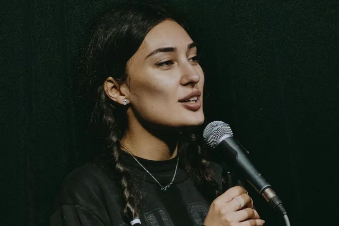 "Sahna" stendap klubida "Comigration" konserti
