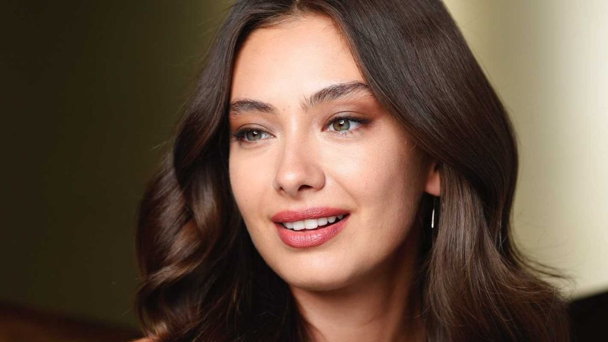 Yalangoch mashhur yosh aktrisa Yalangoch mashhur yosh aktrisa