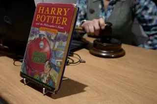 Chiqindilardan topilgan "Garri Potter"ning birinchi nashri auksionda sotildi