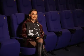 Foto va video: Lola oʻz konsertini kinoteatrda premyera qildi