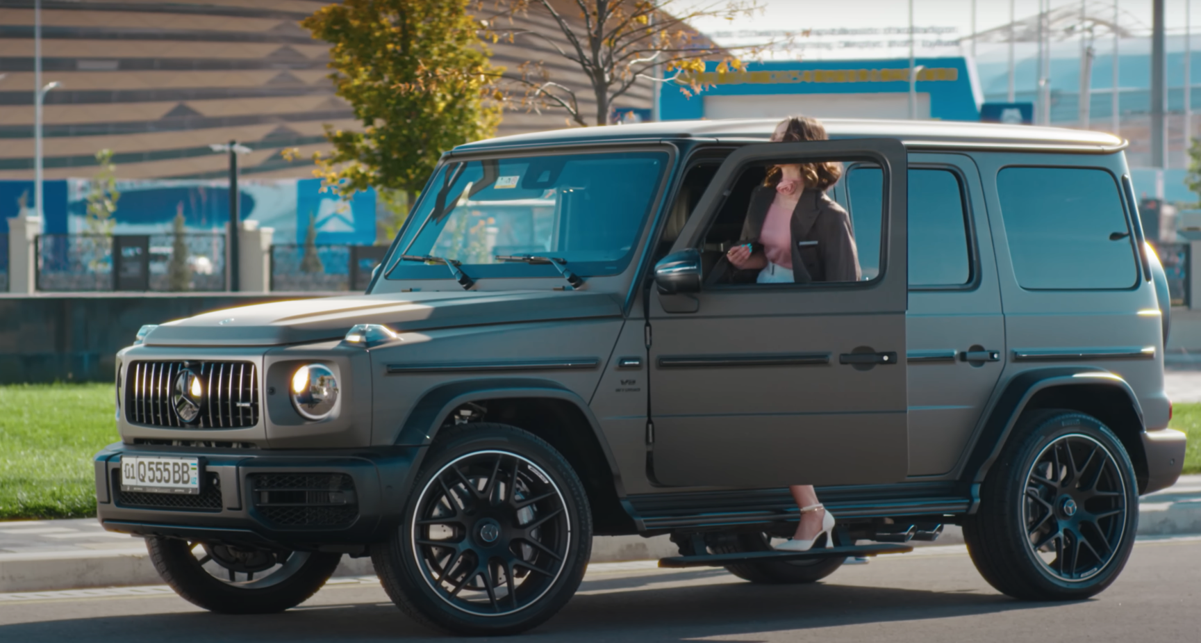 Obektlar bilan ovora Lola, ozbek porno xonandasi