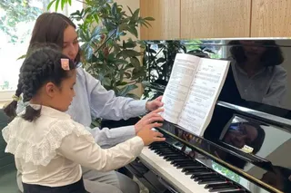 Respublika bolalar kutubxonasi musiqa sinfiga taklif qiladi