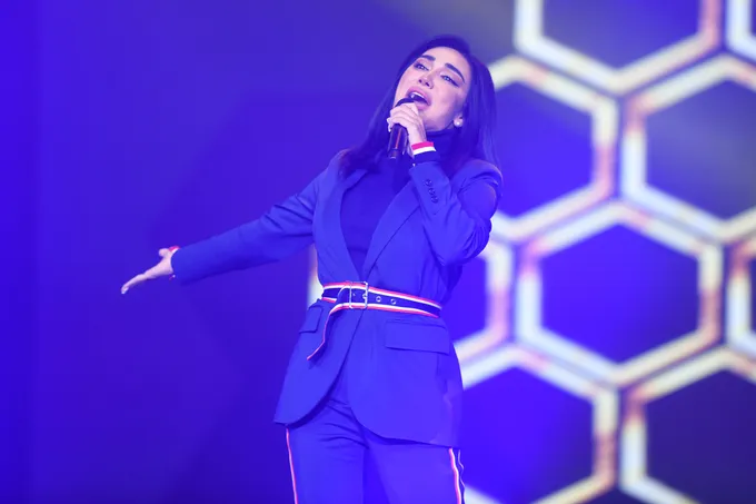 Munisa Rizayeva "Jonginam" qoʻshigʻini aytish uchun Layloning oilasidan ruxsat olganmi?