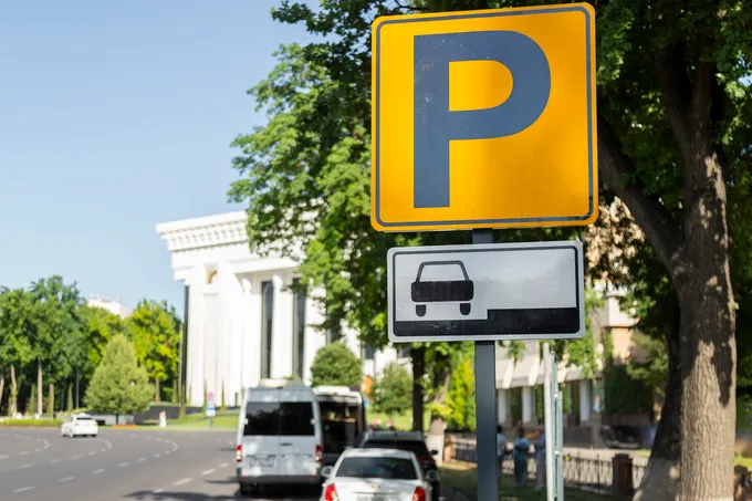 В Ташкенте вводят платные парковки — что это значит и как все будет работать