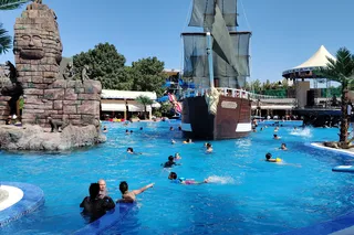 Скидки девушкам в аквапарке Atlantis