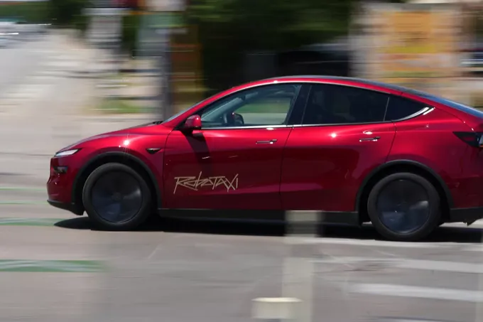 Tesla запустила роботакси без водителя по цене $4,20