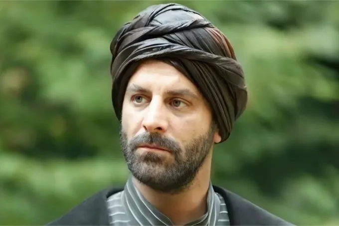 "Muhtasham yuz yil" seriali aktyori Ozan Gyuven oilaviy zo‘ravonlik uchun qamoq jazosiga mahkum etildi