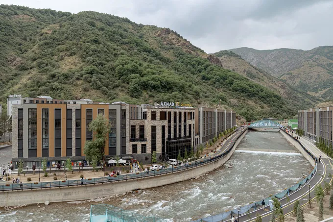 reklama, ugam river