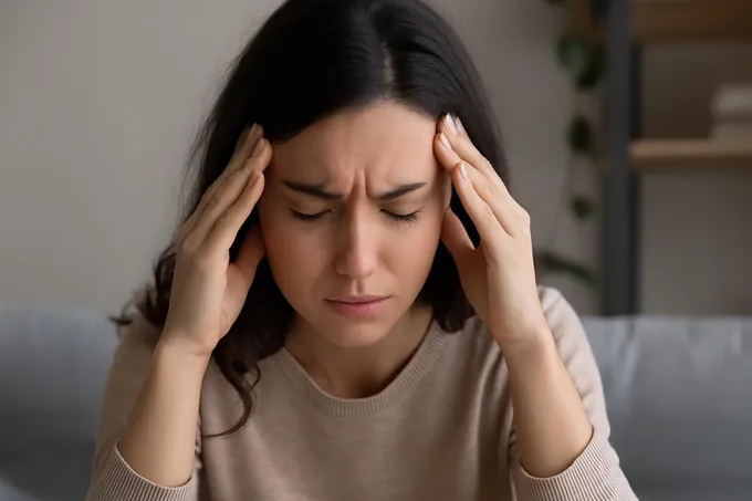 Uzoq davom etayotgan stressdan qanday chiqish mumkin? — 4 ta haqiqatda ishlaydigan usul