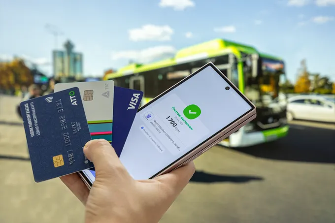 Узбекистанцы стали чаще платить за проезд картами и телефонами