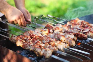Ishtahani qitiqlovchi dud: Toshkentda qayerlarda kabob yeyish mumkin?