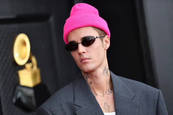 Jastin Biber "Yukon" klipida oʻgʻlini ilk bor ommaga koʻrsatdi