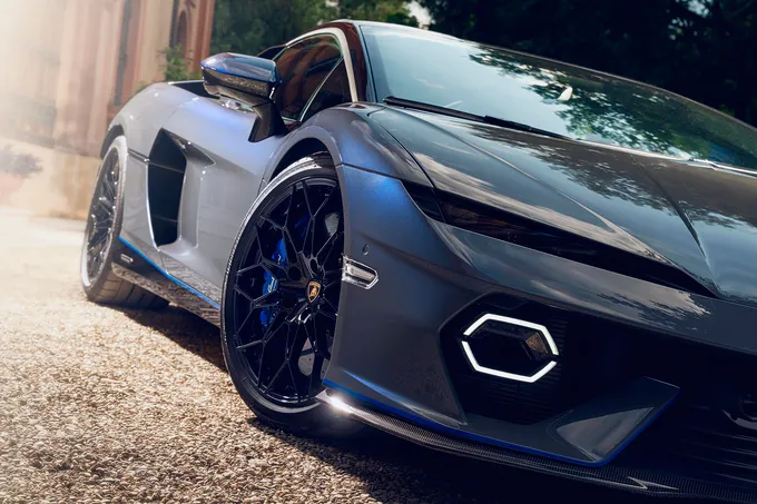 Lamborghini представила эксклюзивный суперкар в стиле, «вдохновленным Сардинией»
