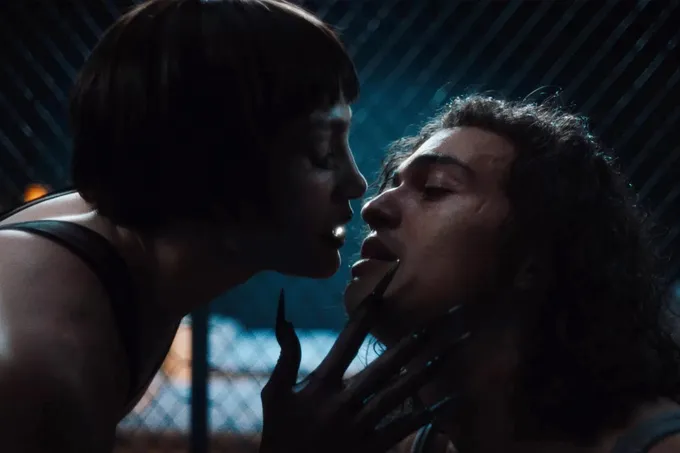 Вышел первый трейлер фильма «Поцелуй женщины-паука» с Дженнифер Лопес