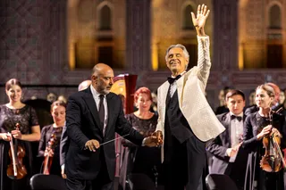 Buyuk tenor ovoziga burkangan Registon: Andrea Bochellining Samarqanddagi konserti. Foto
