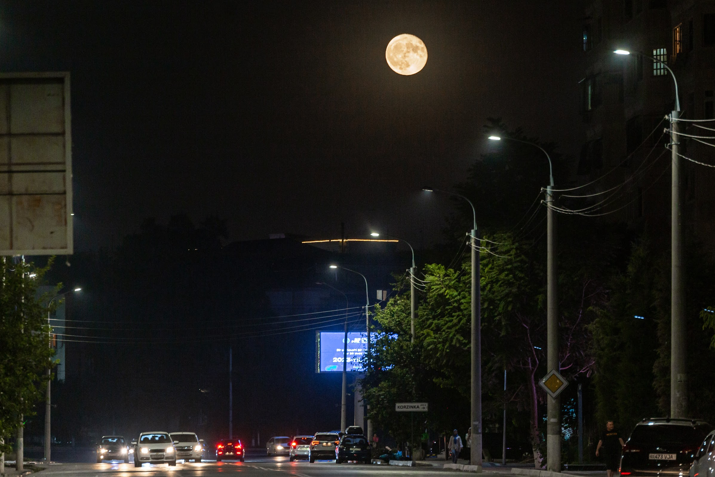 Porno katta dumaloq eshaklarni tomosha qiling