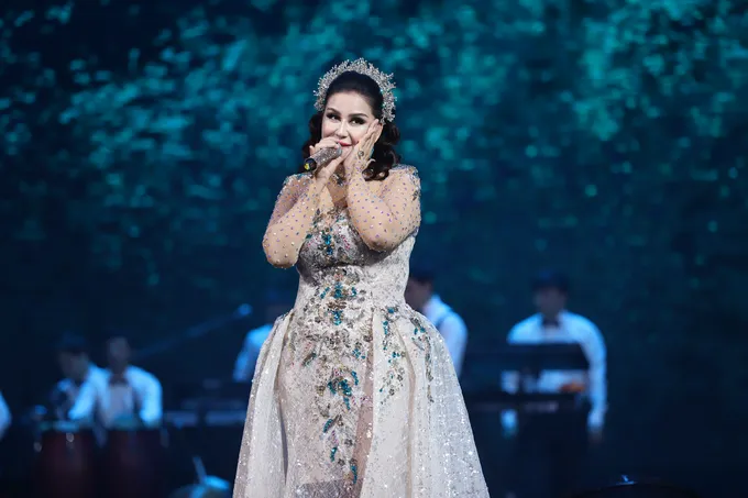 “18 yil kutdim”. Feruza Jumaniyozovaning “zapret”dan keyingi ilk konsertidan reportaj