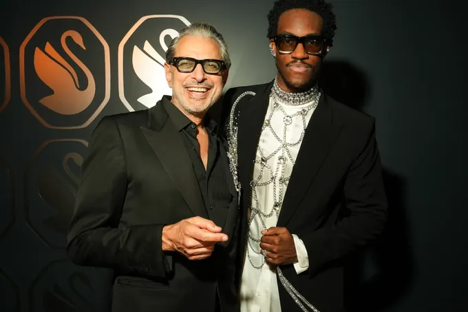 Swarovski открыла выставку Masters of Light в Голливуде: платье Мэрилин Монро, костюм из «Мулен Руж» и 75-килограммовый кристалл