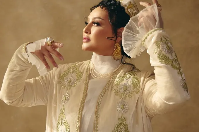 Shahloxonim "Baxting muborak" nomli yangi qoʻshigʻini teatr sahnasida premyera qildi