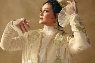 Shahloxonim "Baxting muborak" nomli yangi qoʻshigʻini teatr sahnasida premyera qildi