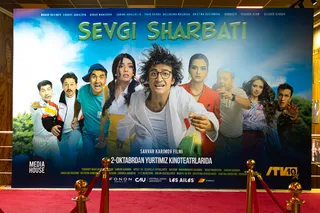 Oʻzbekcha "Substansiya": Sarvar Karimovning yangi "Sevgi sharbati" filmiga sharh