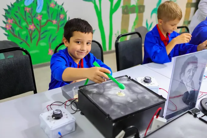 Творческий мастер-класс «Рисование на воде»