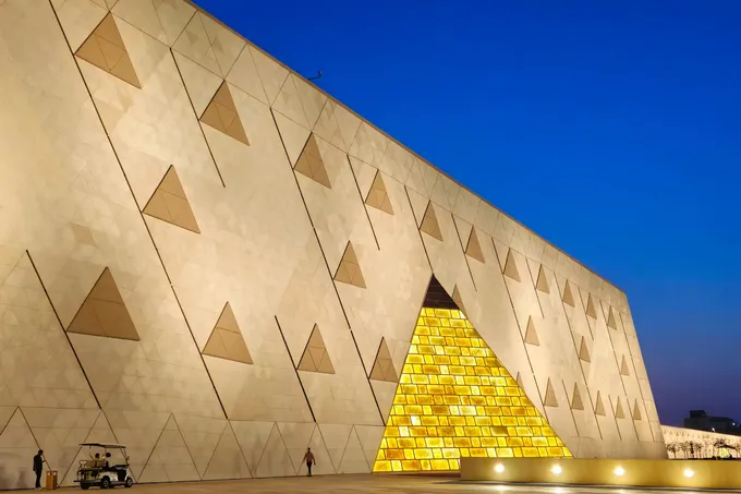 В Каире открылся Большой Египетский музей: технологии будущего рядом с пирамидами прошлого