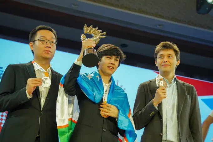 Javohir Sindarovga O‘zbekistonda xizmat ko‘rsatgan sportchi unvoni va uy topshirildi