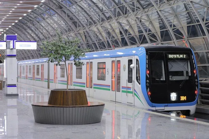 Toshkent metro bekatlarida mini-kutubxonalar ochildi