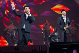 “Ummon”chi Shohrux bilan duet, 10-yubiley konsert va xit qo‘shiqlar: “Benom”ning kino-konsertidan reportaj