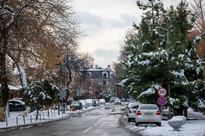 Fotosayr: qorga burkangan Toshkent bo‘ylab