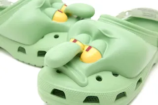 Crocs выпустит коллекцию сабо в виде Сквидварда