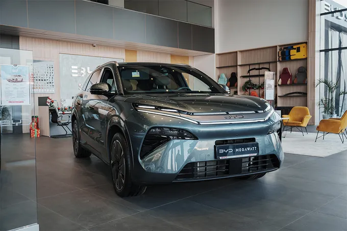 BYD Megawatt rasmiy dilerlik markazi Toshkentda yangi BYD ATTO 8 krossoverining taqdimotini o‘tkazdi