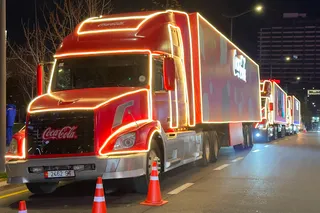 Культовый новогодний караван Coca-Cola отправляется в путешествие по городам Узбекистана