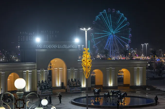 Новогодние выступления в парке Ashxobod