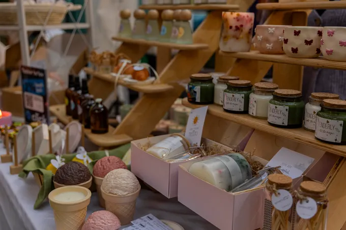 Маркет локальных брендов «Тепло»