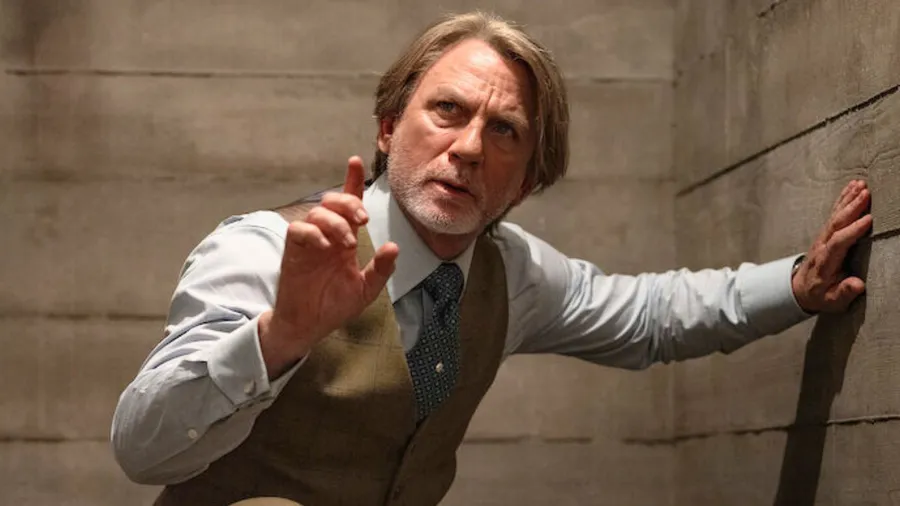 Достать ножи: Воскрешение покойника