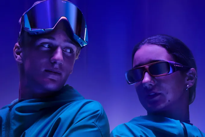 Oakley представил новую коллекцию AURA