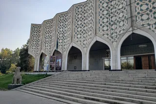 "Iqbol" koʻrgazmasi