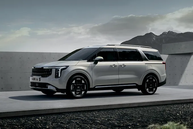 Новый Kia Carnival задает новый стандарт семейного и корпоративного транспорта