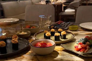 Шесть блюд на углях: как раскрываются мясо и морепродукты в Kitana