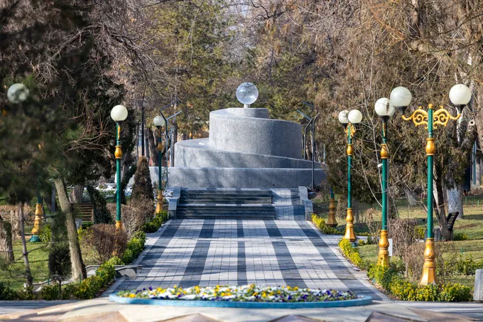 Fotosayr: Mirzo Ulug‘bek xiyoboni