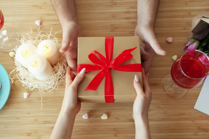 Eng muhimi e'tibor: 14-fevralga nimalar sovgʻa qilish mumkin? 