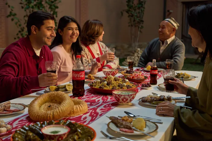 В преддверии Рамадана: Coca‑Cola запустила локальную кампанию о любви, добре и поддержке