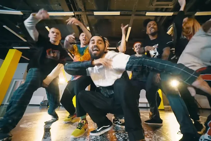 Как к себе домой: Mot'ning 7 yil oldingi qoʻshigʻi qanday qilib trendga aylanmoqda?