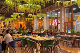 Шоу-программа в Alice Garden